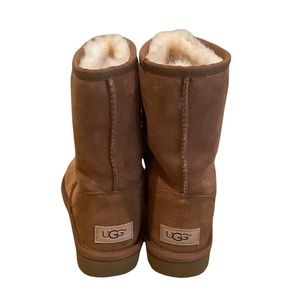 UGG Women’s Classic Short II